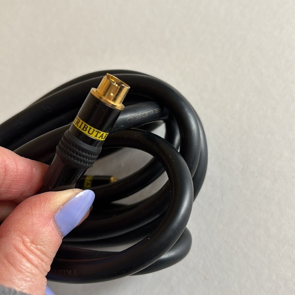 Tributaries S-Video cable, also known as separate video or Y/C cable. - Picture 2 of 4